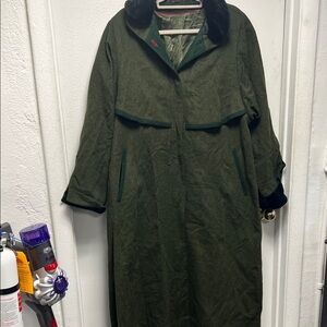 Vintage  Olive Green Trench Coat with Black fur Accents Flawed 💎
